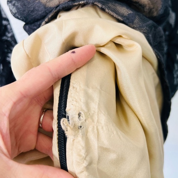 Oscar de la Renta Black Floral Lace Ruched Midi Sheath Dress 8 - Picture 7 of 9